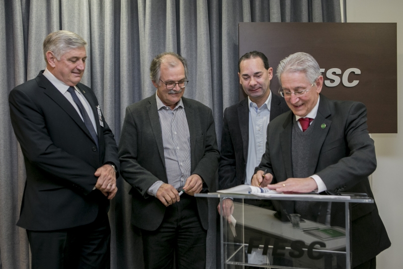 Convênio foi firmado na reunião de diretoria desta sexta-feira (22), em Florianópolis (Foto: Fernando Willadino)