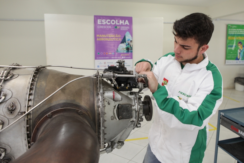 Rafael de Borba quer medalha de ouro em manutenção aeronáutica para representar o Brasil na WorldSkills (Foto: Heraldo Carnieri)