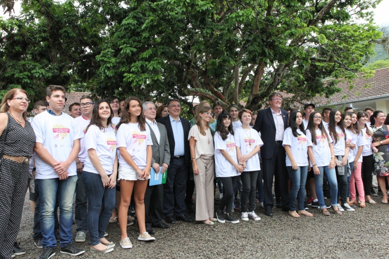 Os estudantes das primeiras turmas no ensino médio integral no Ribeirão da Ilha, em Florianópolis. Foto: Filipe Scotti