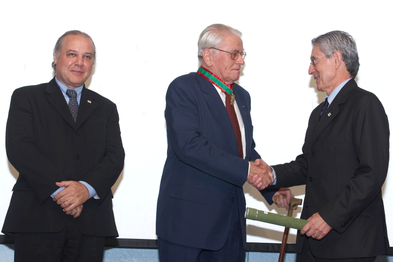 Em 2005, quando presidia conselho de administração da Cremer, Schmidt recebeu da FIESC a Ordem do Mérito Industrial de SC (foto: Renato Gama)