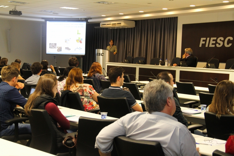 Especialistas debateram ciclo de vida dos produtos em seminário promovido pela FIESC (foto: Dâmi Radin)