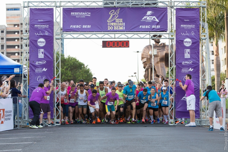 Em 2016, Corrida do Bem reuniu 650 pessoas em Chapecó (Foto: Thiago Braga)