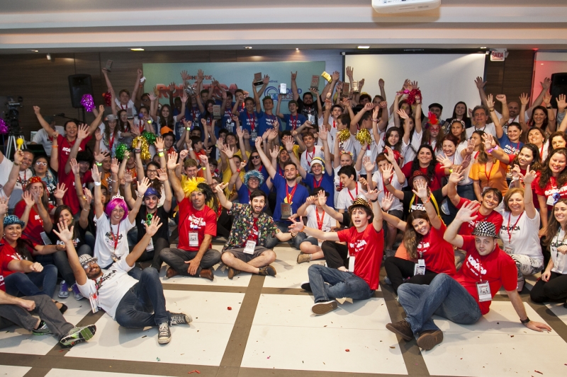 Equipes que participaram do Torneio de Robótica (foto: Marcos Campos)